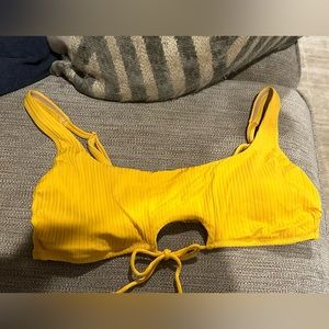 pretty, vibrant yellow top